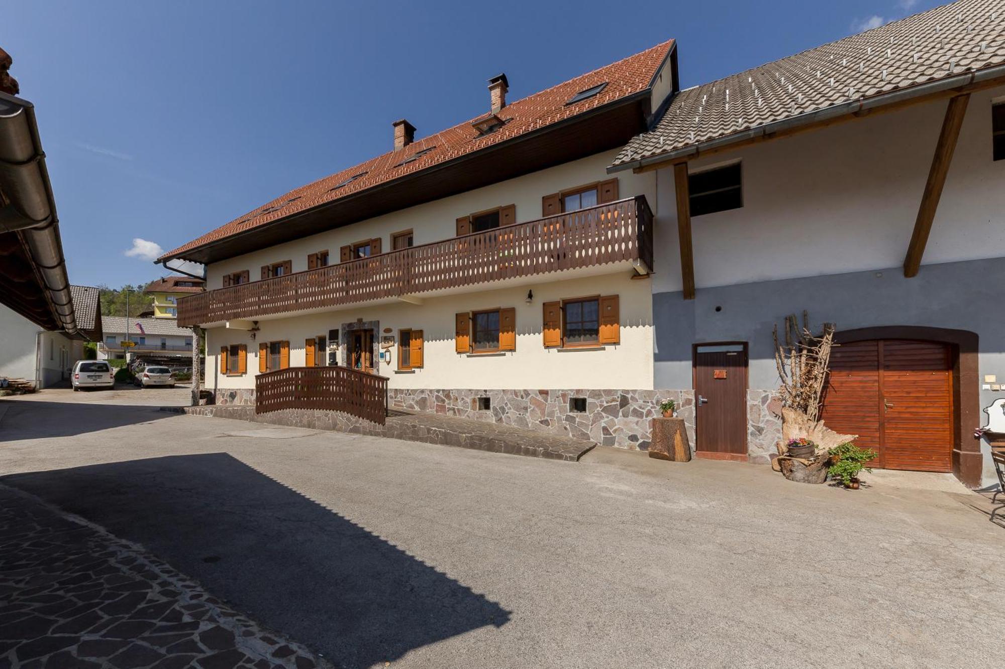 Pr' Koncovc Apartment Kranj Ngoại thất bức ảnh